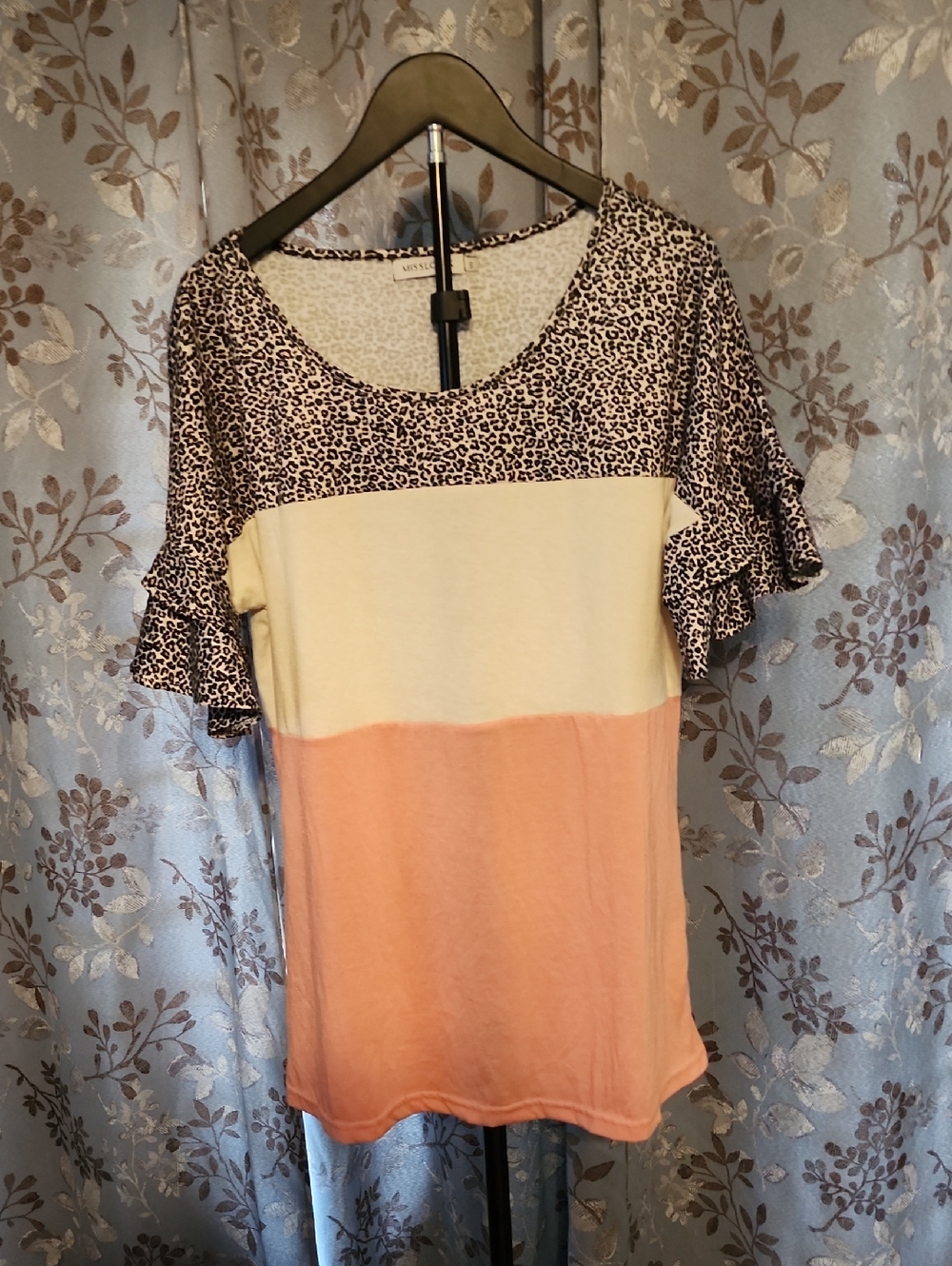 2/$5 MISSLOOK Leopard Yoke Colorblock Ruffle Sleeve Top - Cream & Peach